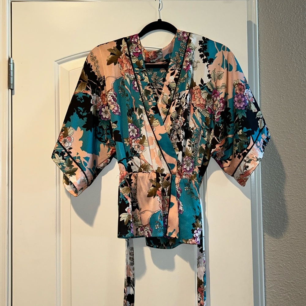 Guess Kimono tie top